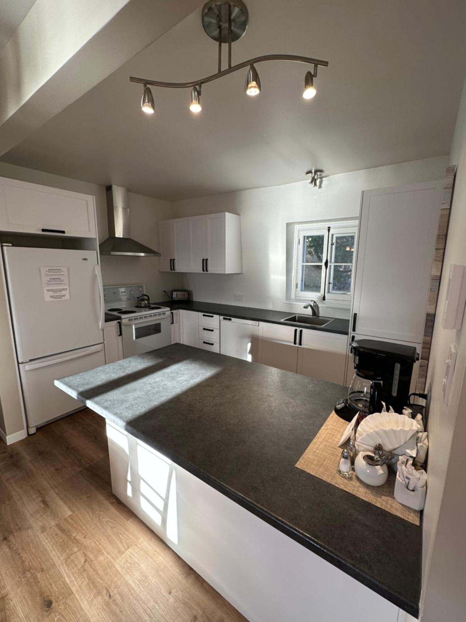 Goeliche Hotel Et Appartement Saint-Laurent-de-l'ile d'Orleans 外观 照片