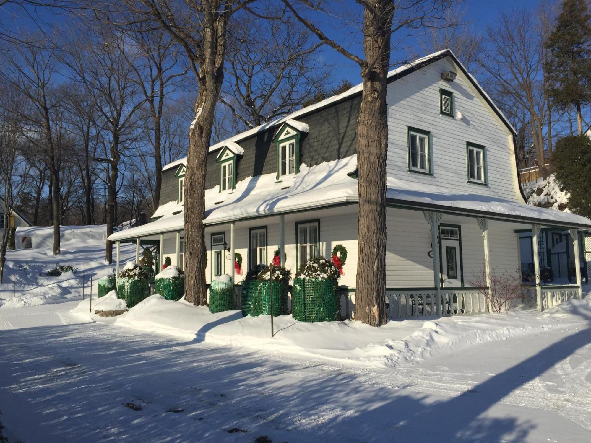 Goeliche Hotel Et Appartement Saint-Laurent-de-l'ile d'Orleans 客房 照片