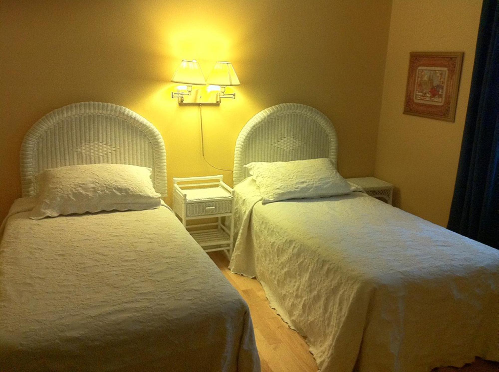 Goeliche Hotel Et Appartement Saint-Laurent-de-l'ile d'Orleans 客房 照片