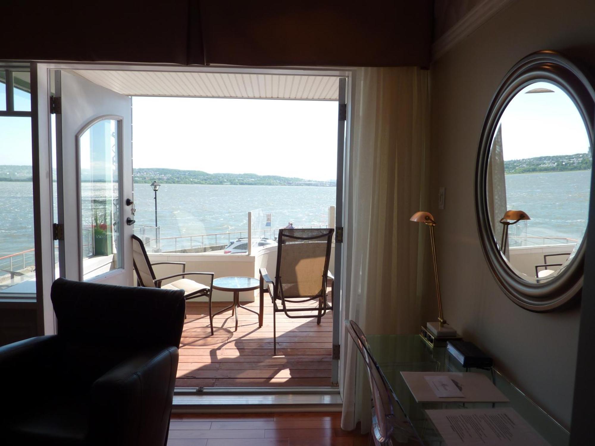 Goeliche Hotel Et Appartement Saint-Laurent-de-l'ile d'Orleans 客房 照片