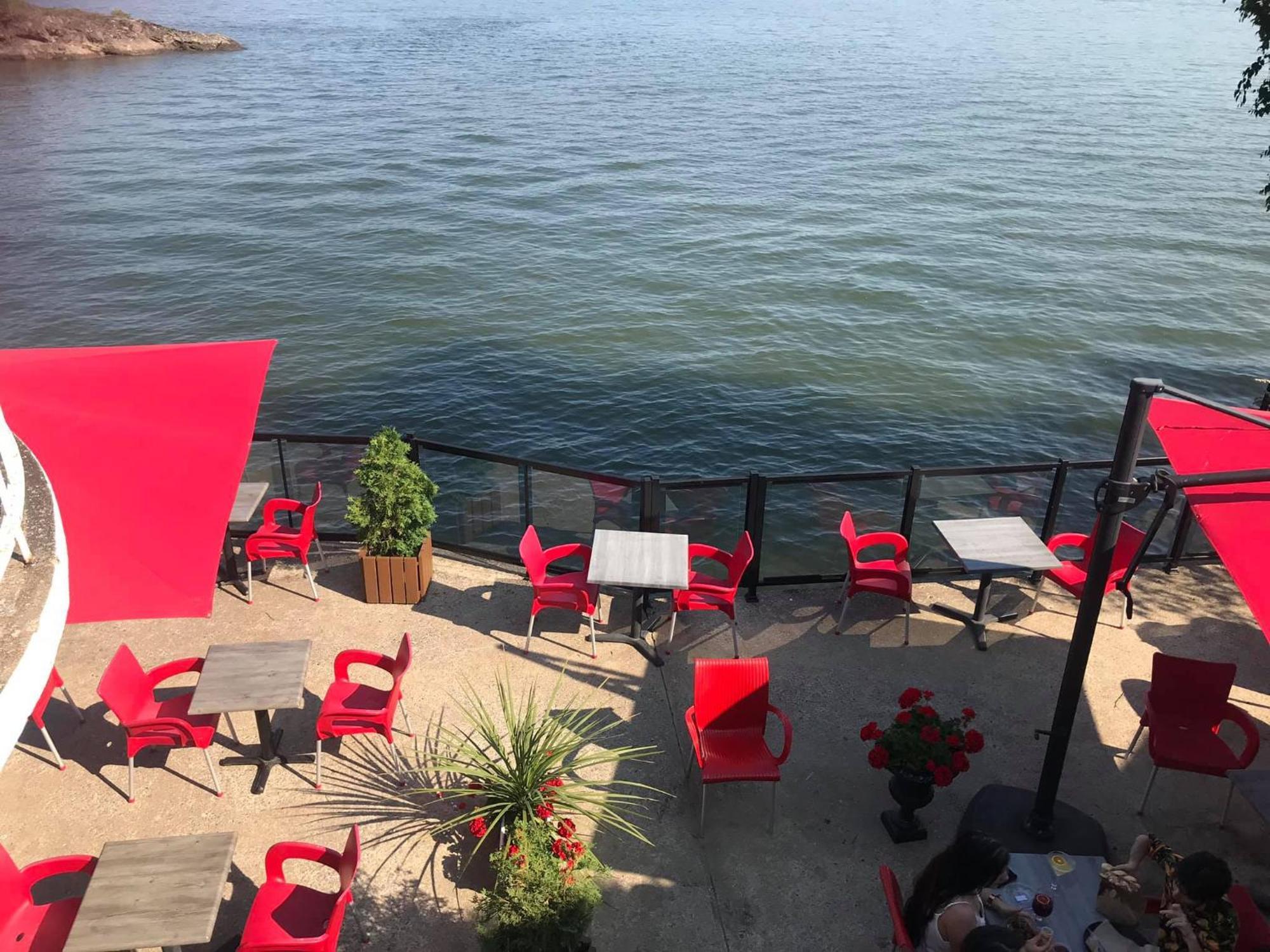 Goeliche Hotel Et Appartement Saint-Laurent-de-l'ile d'Orleans 外观 照片