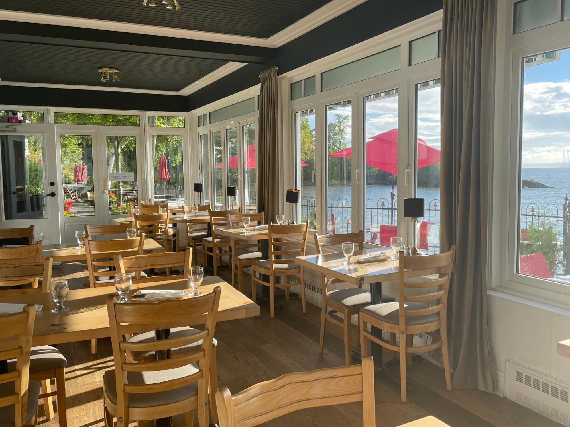 Goeliche Hotel Et Appartement Saint-Laurent-de-l'ile d'Orleans 外观 照片