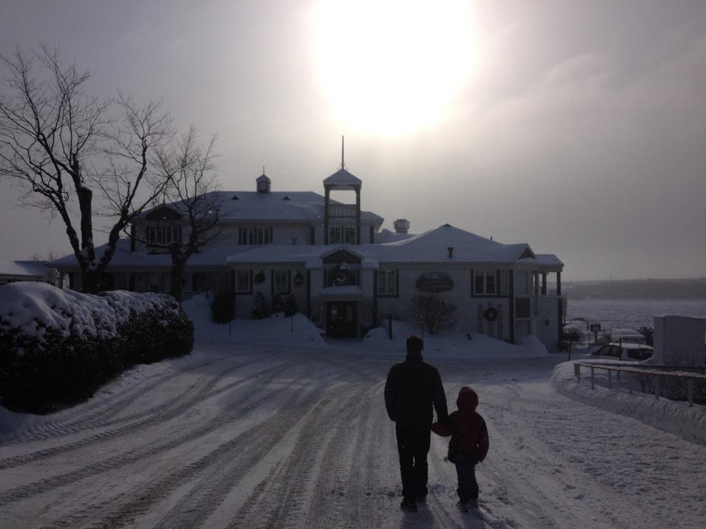 Goeliche Hotel Et Appartement Saint-Laurent-de-l'ile d'Orleans 外观 照片