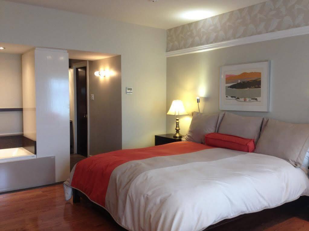 Goeliche Hotel Et Appartement Saint-Laurent-de-l'ile d'Orleans 外观 照片