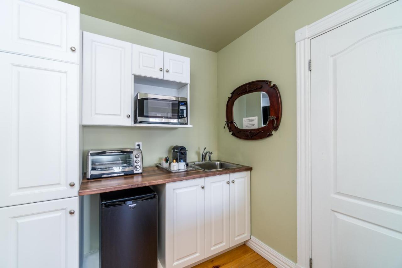 Goeliche Hotel Et Appartement Saint-Laurent-de-l'ile d'Orleans 外观 照片